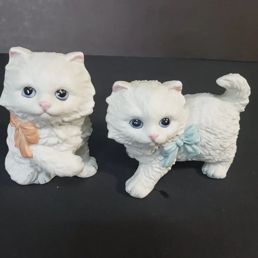 Vintage 80s Homco Set of 2 White Porcelain Kitten Cat Figurines Pink Blue Bow